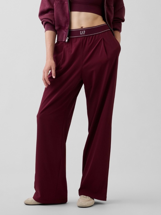 GAP Pants - Gap Fit Pleated Easy Logo Pants Tuscan Red